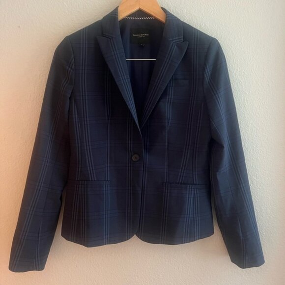 Banana Republic Women’s Marzotto Italian Wool Navy Check Plaid Blazer Size 2 - Picture 1 of 3